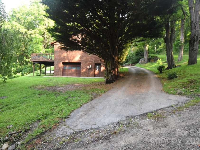 501 Locust Grove Drive, Waynesville, NC 28785.  MLS# CAR4282099, YatesRealty ID 27527. Paved drive to main level, gravel to lower level