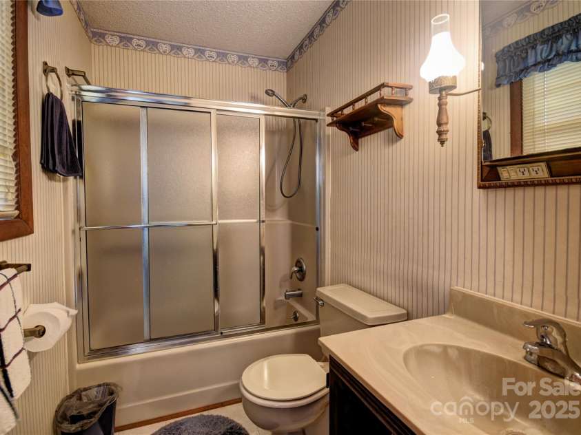501 Locust Grove Drive, Waynesville, NC 28785.  MLS# CAR4282099, YatesRealty ID 27527. Primary Bath off the primary bedroom