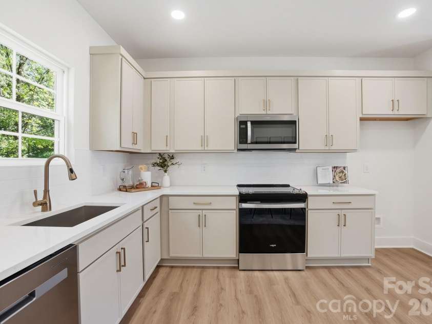 2507 Pacer Lane, Statesville, NC 28677.  MLS# CAR4382675, YatesRealty ID 27529. Kitchen