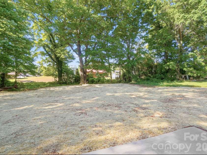 2507 Pacer Lane, Statesville, NC 28677.  MLS# CAR4382675, YatesRealty ID 27529. Large Flat Yard