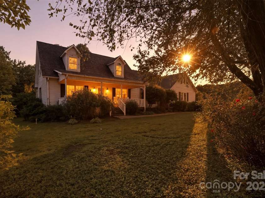 207 Milford Drive, Salisbury, NC 28144.  MLS# CAR4309559, YatesRealty ID 2753. 