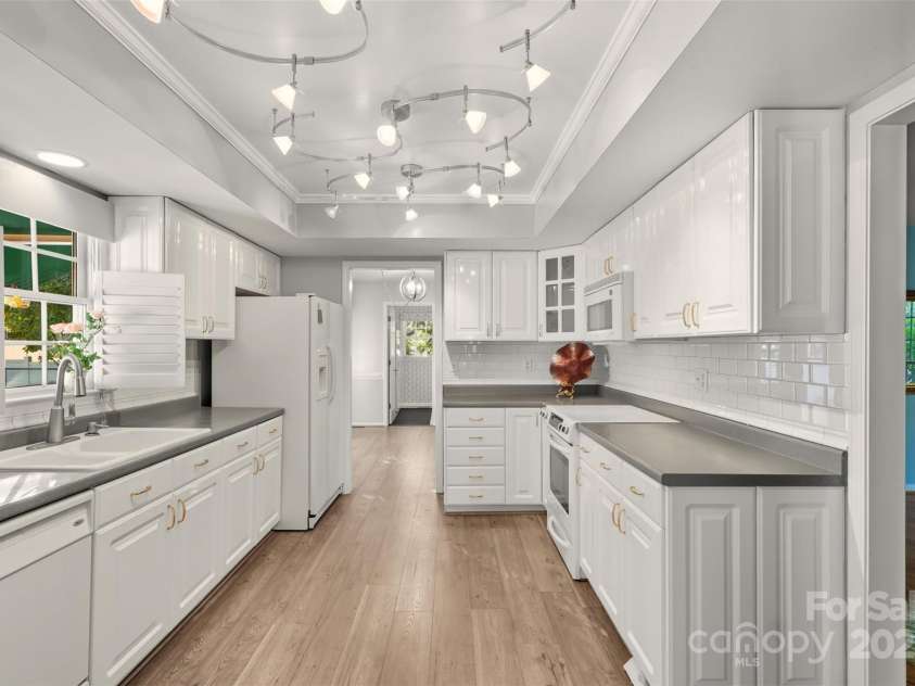 207 Milford Drive, Salisbury, NC 28144.  MLS# CAR4309559, YatesRealty ID 2753. 