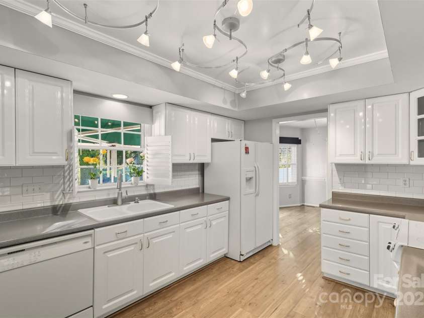 207 Milford Drive, Salisbury, NC 28144.  MLS# CAR4309559, YatesRealty ID 2753. 