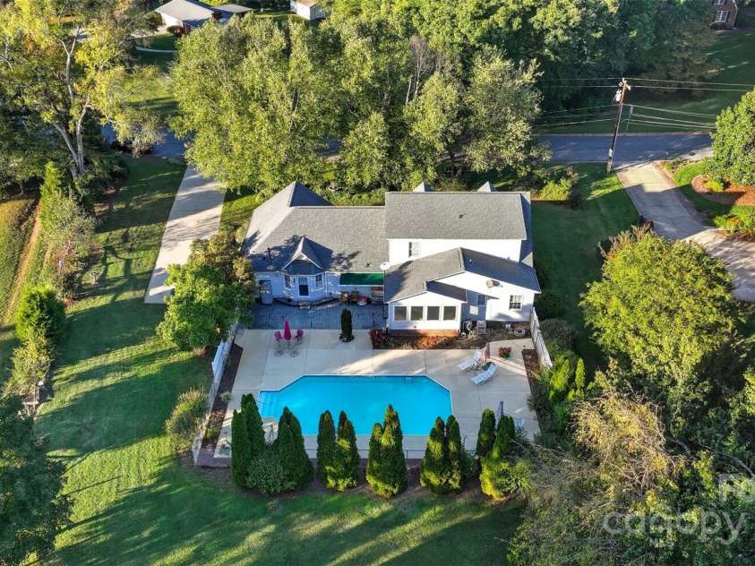 207 Milford Drive, Salisbury, NC 28144.  MLS# CAR4309559, YatesRealty ID 2753. 