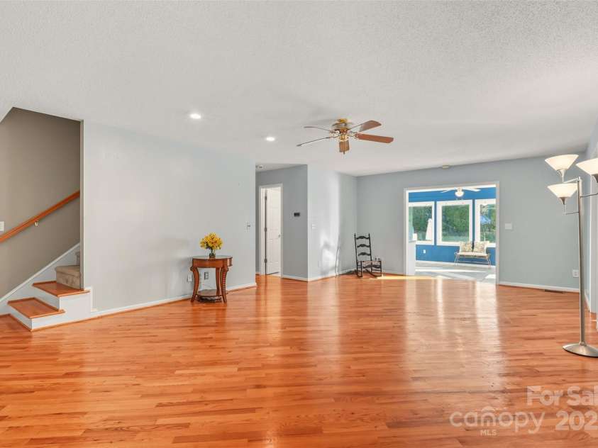 207 Milford Drive, Salisbury, NC 28144.  MLS# CAR4309559, YatesRealty ID 2753. 