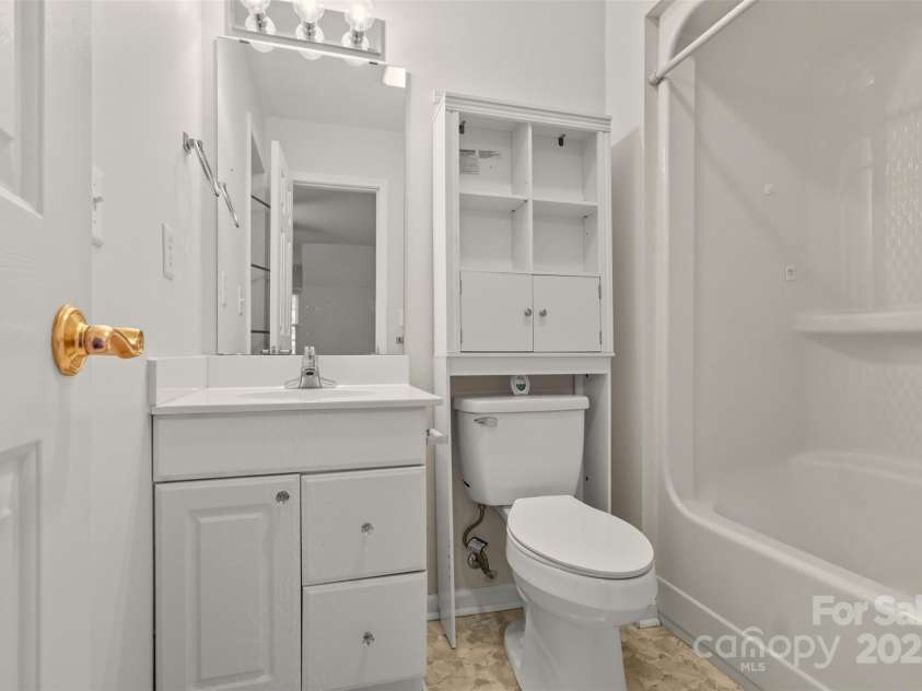 207 Milford Drive, Salisbury, NC 28144.  MLS# CAR4309559, YatesRealty ID 2753. 