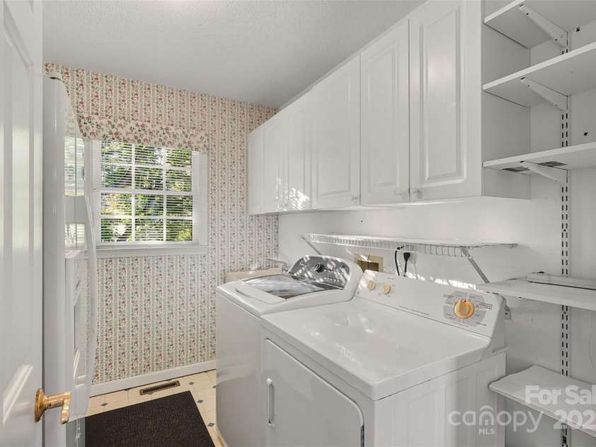 207 Milford Drive, Salisbury, NC 28144.  MLS# CAR4309559, YatesRealty ID 2753. 