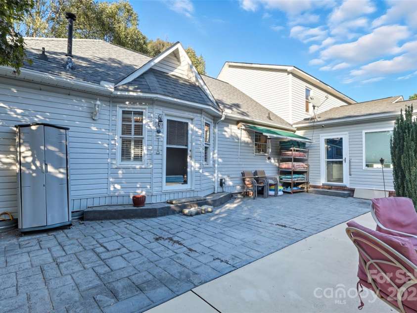 207 Milford Drive, Salisbury, NC 28144.  MLS# CAR4309559, YatesRealty ID 2753. 