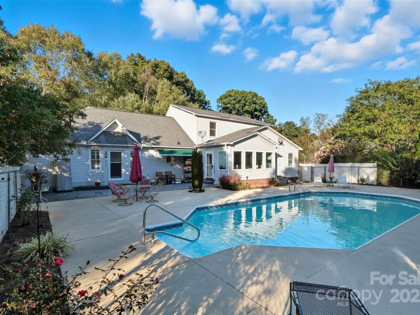 207 Milford Drive, Salisbury, NC 28144.  MLS# CAR4309559, YatesRealty ID 2753. 