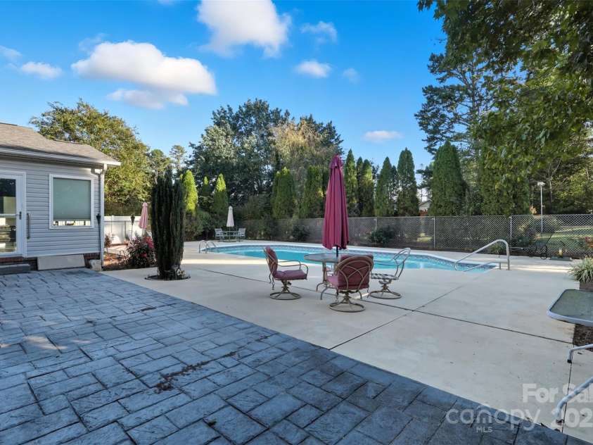 207 Milford Drive, Salisbury, NC 28144.  MLS# CAR4309559, YatesRealty ID 2753. 