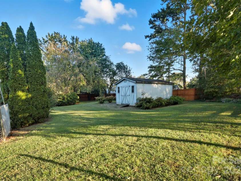 207 Milford Drive, Salisbury, NC 28144.  MLS# CAR4309559, YatesRealty ID 2753. 