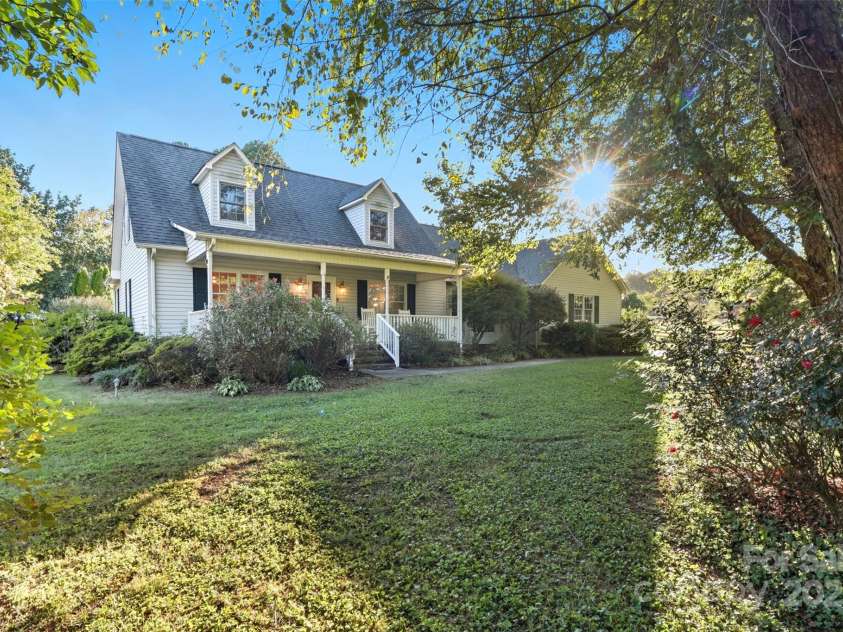 207 Milford Drive, Salisbury, NC 28144.  MLS# CAR4309559, YatesRealty ID 2753. 