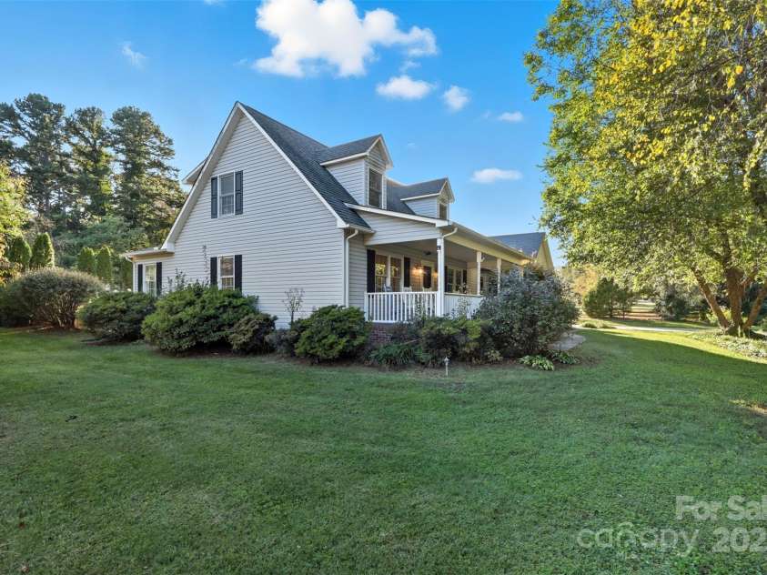207 Milford Drive, Salisbury, NC 28144.  MLS# CAR4309559, YatesRealty ID 2753. 