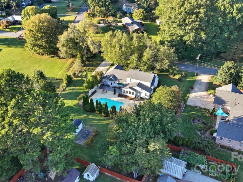 207 Milford Drive, Salisbury, NC 28144.  MLS# CAR4309559, YatesRealty ID 2753. 