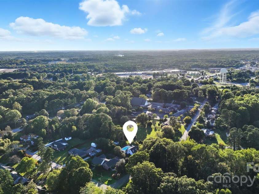 207 Milford Drive, Salisbury, NC 28144.  MLS# CAR4309559, YatesRealty ID 2753. 