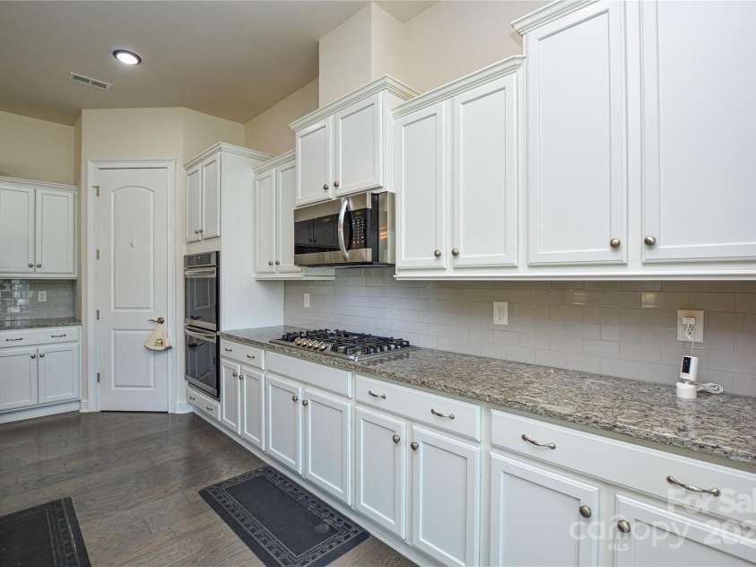 900 Raffaelo View, Mount Holly, NC 28120.  MLS# CAR4214910, YatesRealty ID 2753. Lots of cabinets