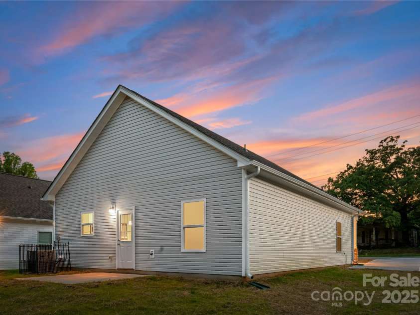 1623 Martin Avenue, Gastonia, NC 28052.  MLS# CAR4260493, YatesRealty ID 27532. Representation