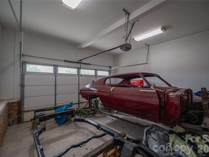 2725 Eagle Drive, Lincolnton, NC 28092.  MLS# CAR4387152, YatesRealty ID 27532. 2 Car Garage