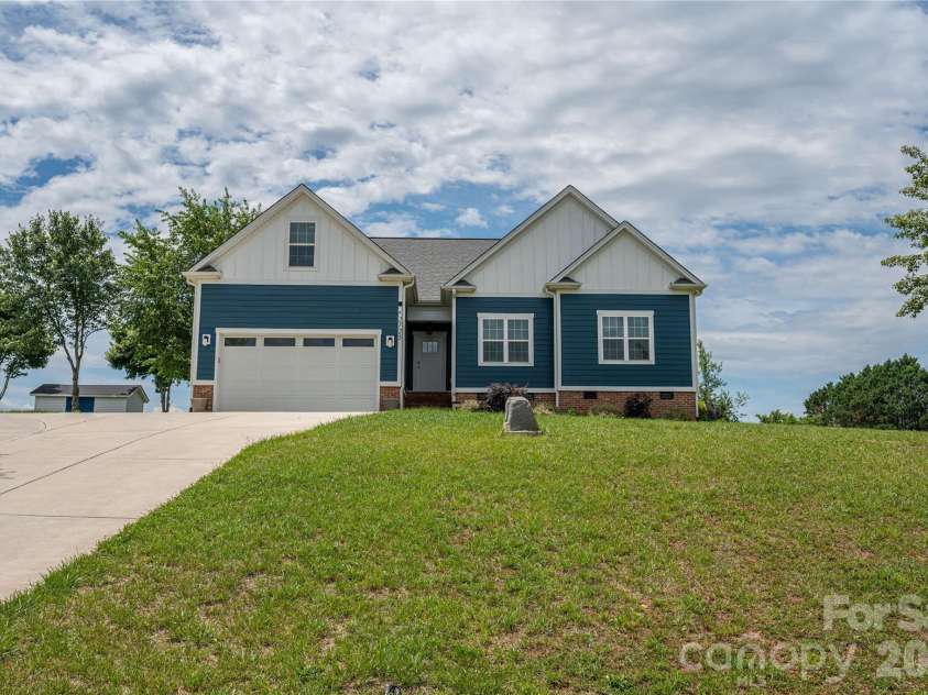 2725 Eagle Drive, Lincolnton, NC 28092.  MLS# CAR4387152, YatesRealty ID 27532. 