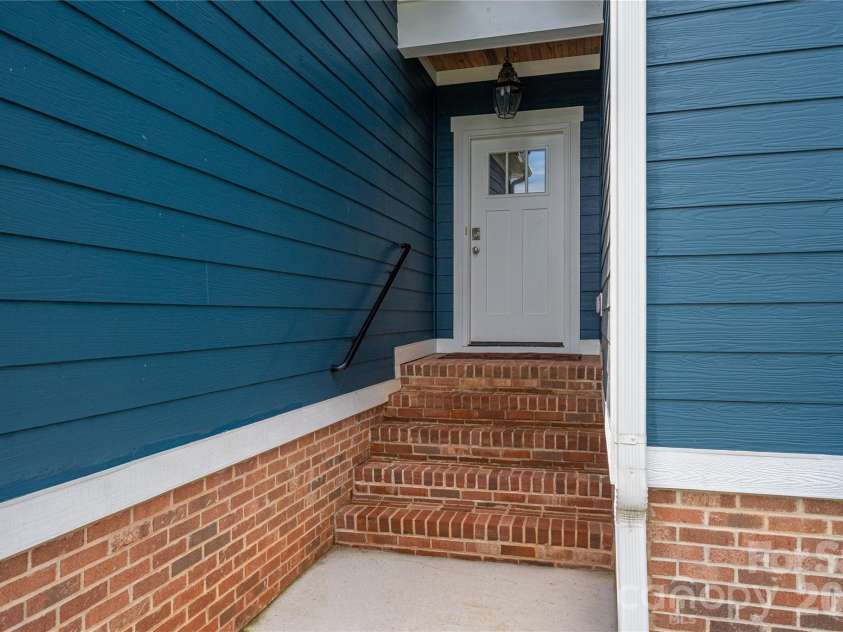 2725 Eagle Drive, Lincolnton, NC 28092.  MLS# CAR4387152, YatesRealty ID 27532. 