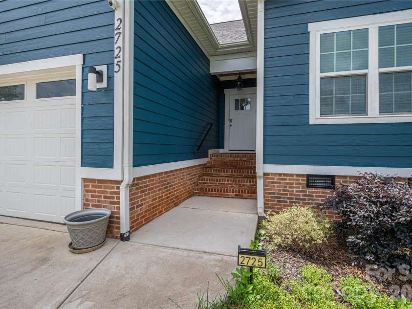 2725 Eagle Drive, Lincolnton, NC 28092.  MLS# CAR4387152, YatesRealty ID 27532. 