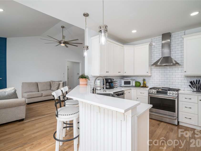 2725 Eagle Drive, Lincolnton, NC 28092.  MLS# CAR4387152, YatesRealty ID 27532. Kitchen adjacent to living area
