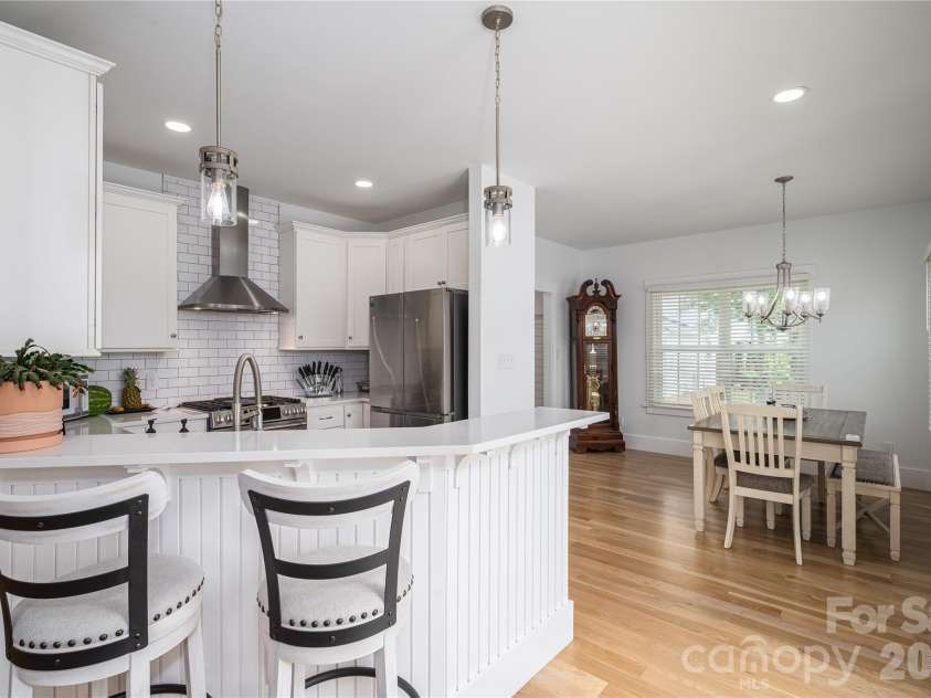 2725 Eagle Drive, Lincolnton, NC 28092.  MLS# CAR4387152, YatesRealty ID 27532. Kitchen open to dining area