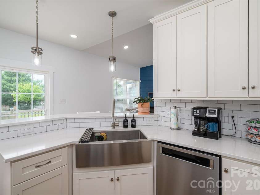 2725 Eagle Drive, Lincolnton, NC 28092.  MLS# CAR4387152, YatesRealty ID 27532. Kitchen with view of back yard