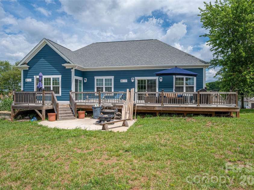 2725 Eagle Drive, Lincolnton, NC 28092.  MLS# CAR4387152, YatesRealty ID 27532. Level back yard