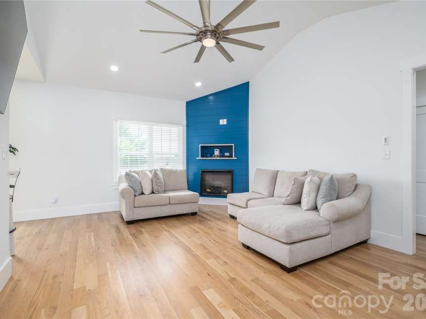 2725 Eagle Drive, Lincolnton, NC 28092.  MLS# CAR4387152, YatesRealty ID 27532. Living Room