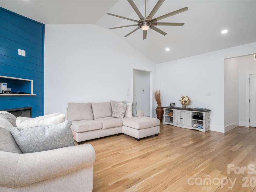 2725 Eagle Drive, Lincolnton, NC 28092.  MLS# CAR4387152, YatesRealty ID 27532. Living Room