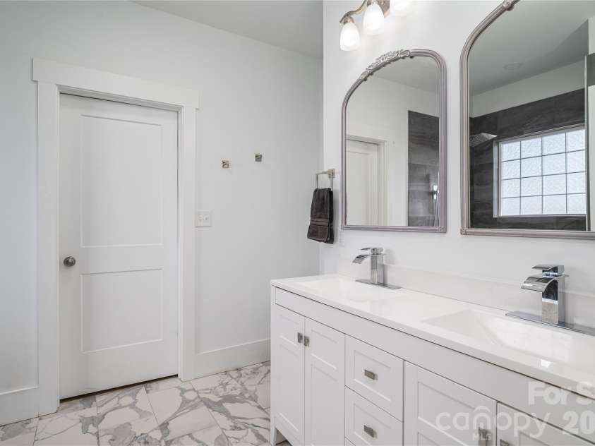 2725 Eagle Drive, Lincolnton, NC 28092.  MLS# CAR4387152, YatesRealty ID 27532. Primary Bathroom with dual sinks