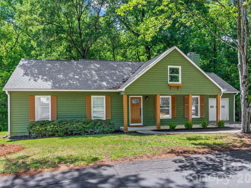 5043 Suwarrow Circle, Tega Cay, SC 29708.  MLS# CAR4379633, YatesRealty ID 27533. 