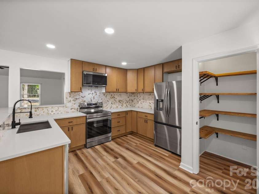 5043 Suwarrow Circle, Tega Cay, SC 29708.  MLS# CAR4379633, YatesRealty ID 27533. 