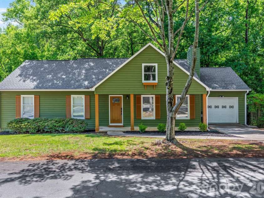 5043 Suwarrow Circle, Tega Cay, SC 29708.  MLS# CAR4379633, YatesRealty ID 27533. 