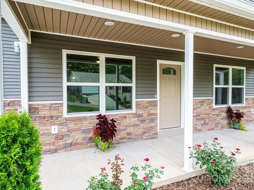 1214 Winter Place, Lenoir, NC 28645.  MLS# CAR4293301, YatesRealty ID 27534. 