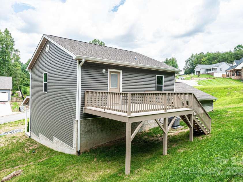 1214 Winter Place, Lenoir, NC 28645.  MLS# CAR4293301, YatesRealty ID 27534. 