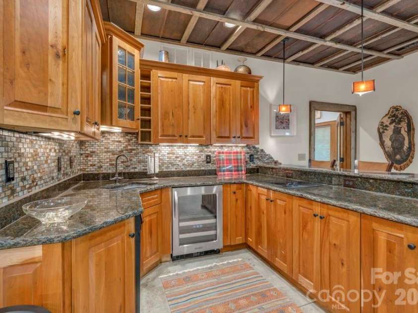 355 Oakley Green None, Boone, NC 28607.  MLS# CAR4382416, YatesRealty ID 27534. Lower-level bar/kitchenette