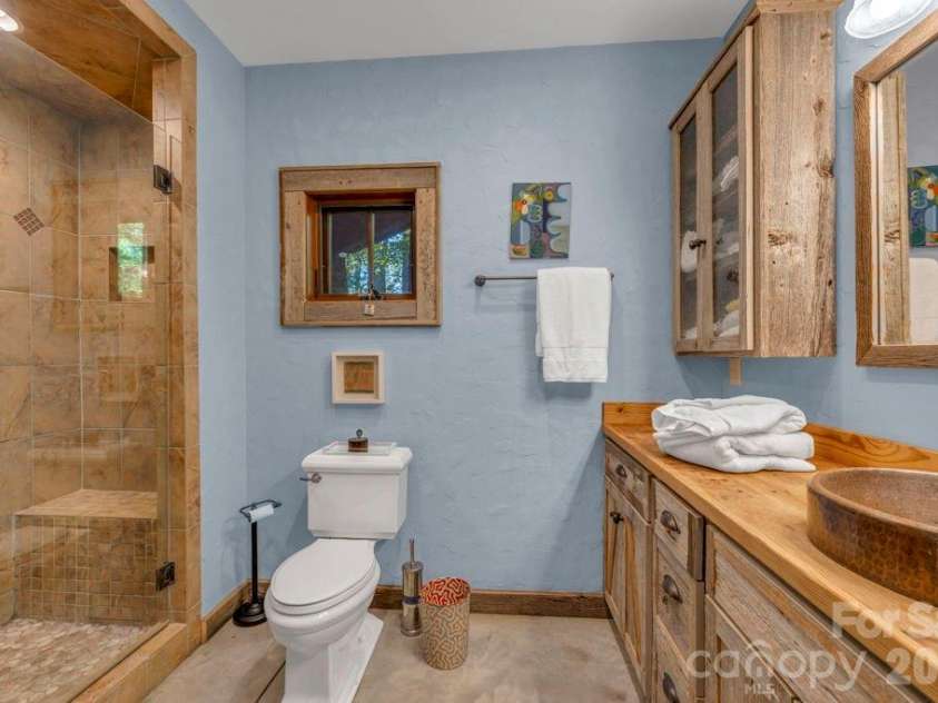 355 Oakley Green None, Boone, NC 28607.  MLS# CAR4382416, YatesRealty ID 27534. Lower-level full bath