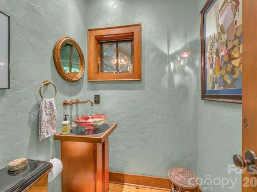 355 Oakley Green None, Boone, NC 28607.  MLS# CAR4382416, YatesRealty ID 27534. Main-level half bath