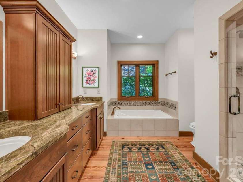 355 Oakley Green None, Boone, NC 28607.  MLS# CAR4382416, YatesRealty ID 27534. Main-level primary suite