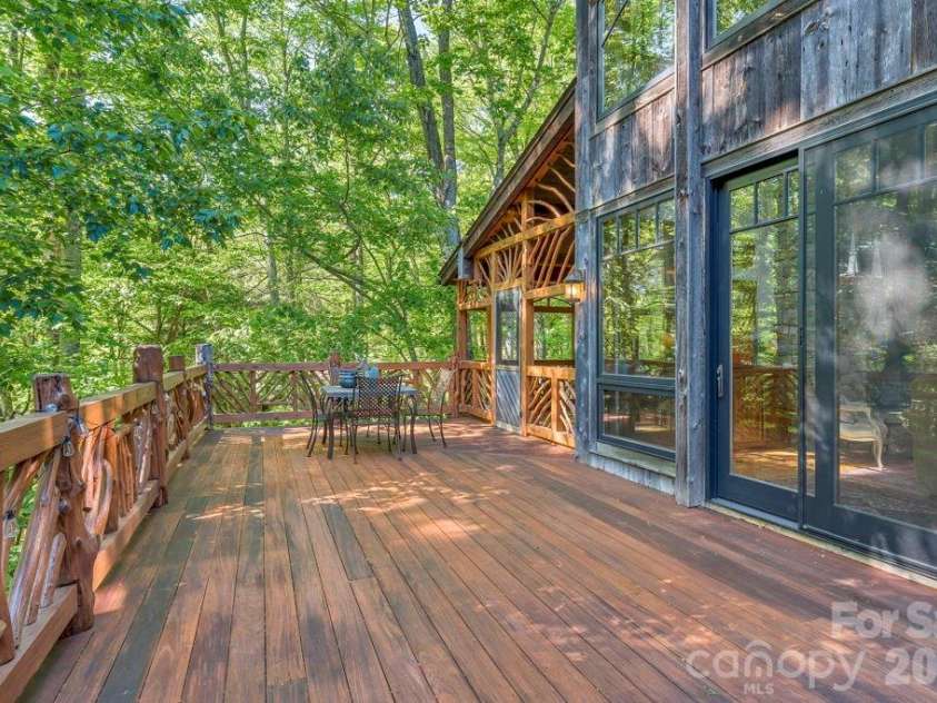 355 Oakley Green None, Boone, NC 28607.  MLS# CAR4382416, YatesRealty ID 27534. Tree-house vibe!