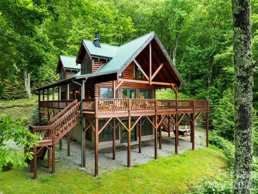 84 Sky Drive, Maggie Valley, NC 28751.  MLS# CAR4384480, YatesRealty ID 27535. 