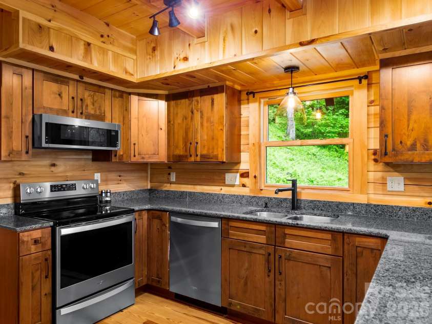 84 Sky Drive, Maggie Valley, NC 28751.  MLS# CAR4384480, YatesRealty ID 27535. 