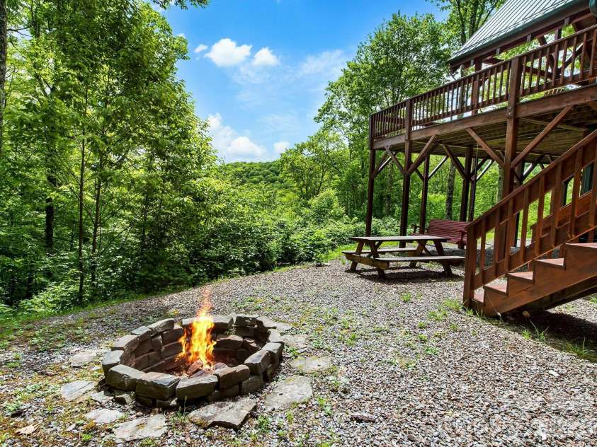 84 Sky Drive, Maggie Valley, NC 28751.  MLS# CAR4384480, YatesRealty ID 27535. 