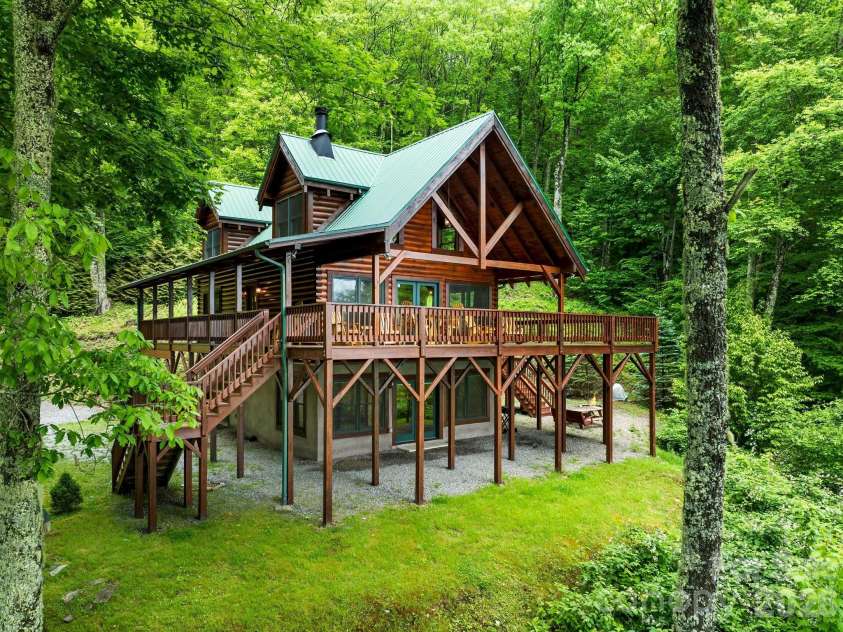 84 Sky Drive, Maggie Valley, NC 28751.  MLS# CAR4384480, YatesRealty ID 27535. 