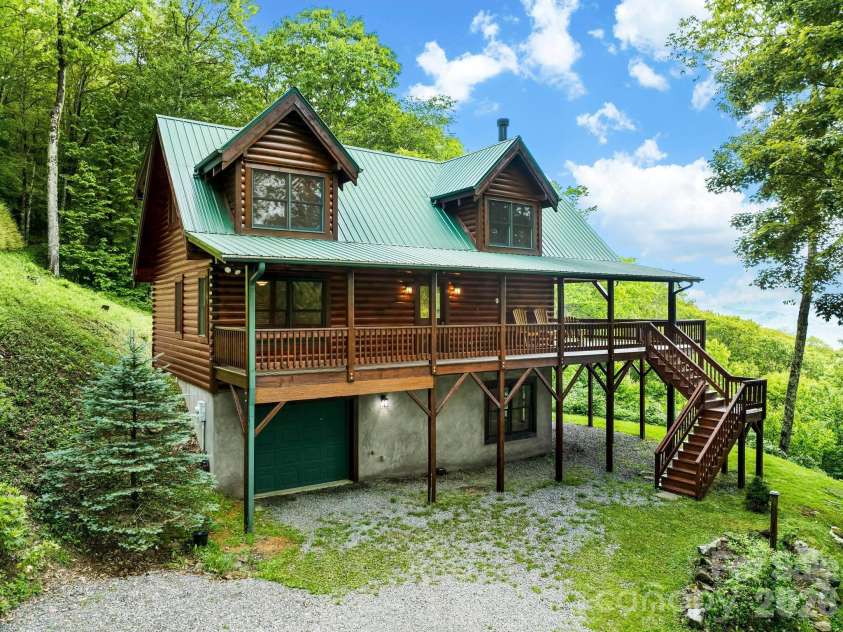 84 Sky Drive, Maggie Valley, NC 28751.  MLS# CAR4384480, YatesRealty ID 27535. 
