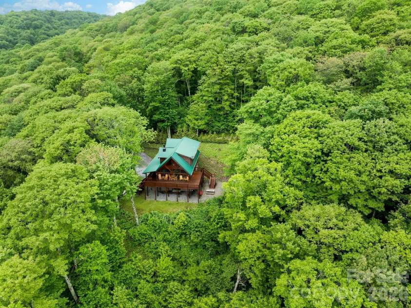 84 Sky Drive, Maggie Valley, NC 28751.  MLS# CAR4384480, YatesRealty ID 27535. 