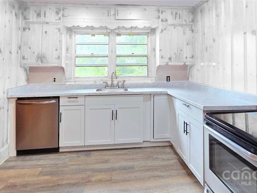 1904 Innes Street, Salisbury, NC 28146.  MLS# CAR4277069, YatesRealty ID 27536. VIRTUAL EDIT TO SHOW ROOM PAINTED WHITE