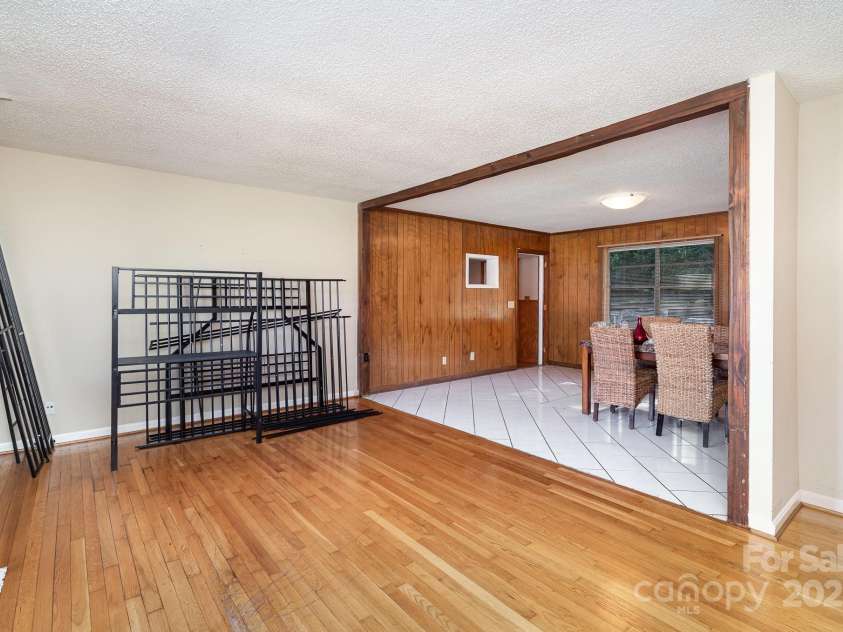 1901 Gemway Drive, Charlotte, NC 28216.  MLS# CAR4282044, YatesRealty ID 27538. 